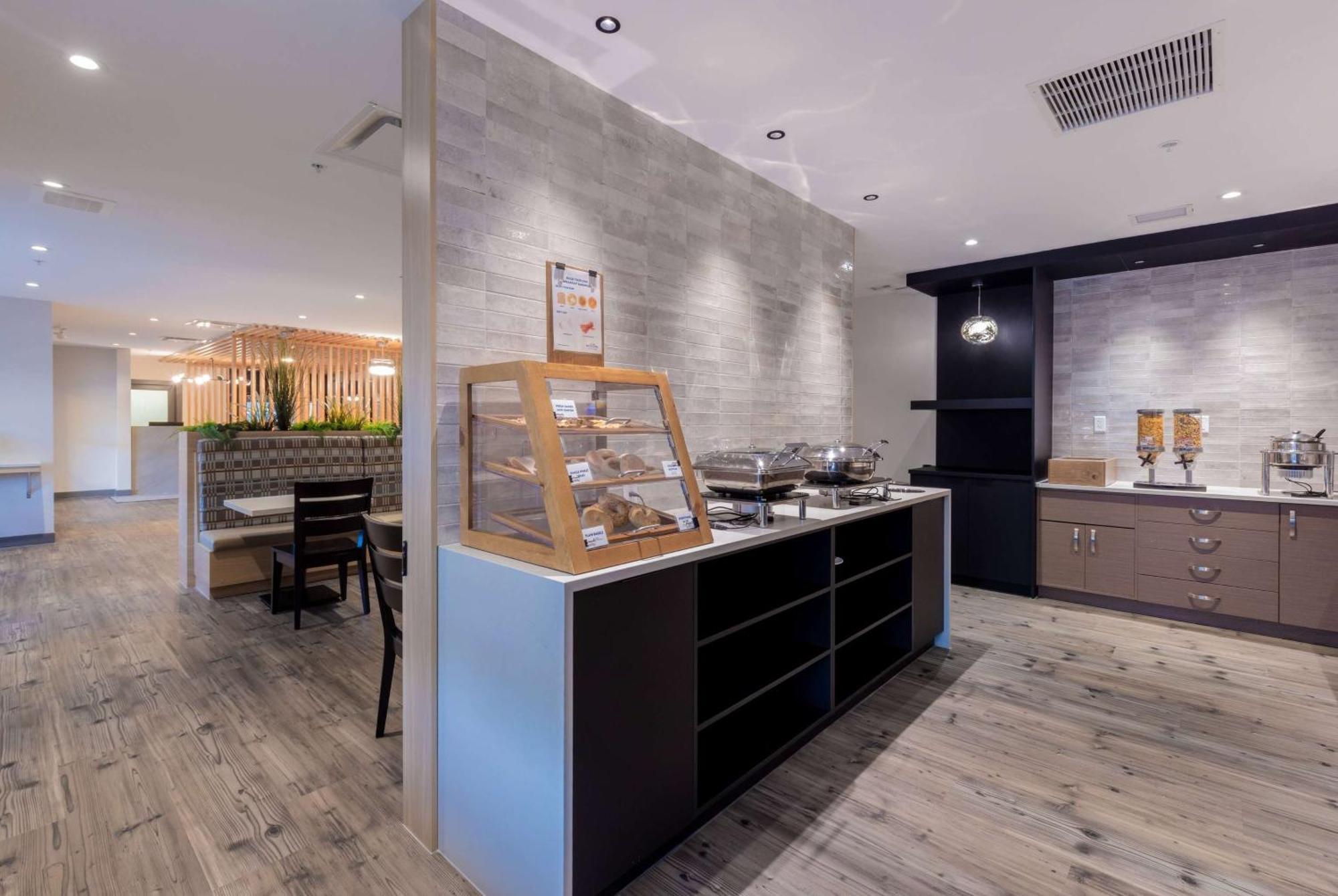 Microtel Inn & Suites By Wyndham Oyster Bay Ladysmith Buitenkant foto