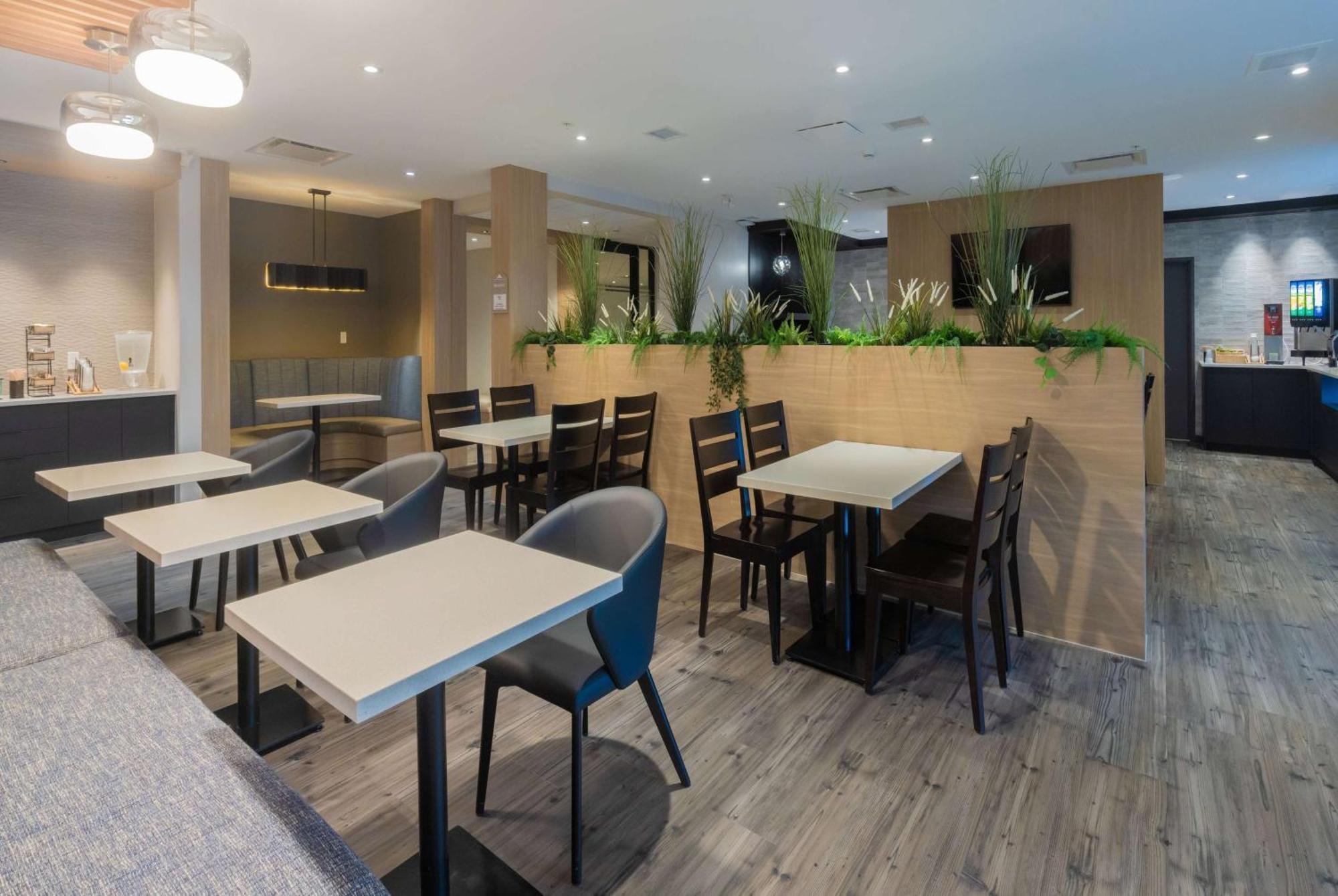 Microtel Inn & Suites By Wyndham Oyster Bay Ladysmith Buitenkant foto