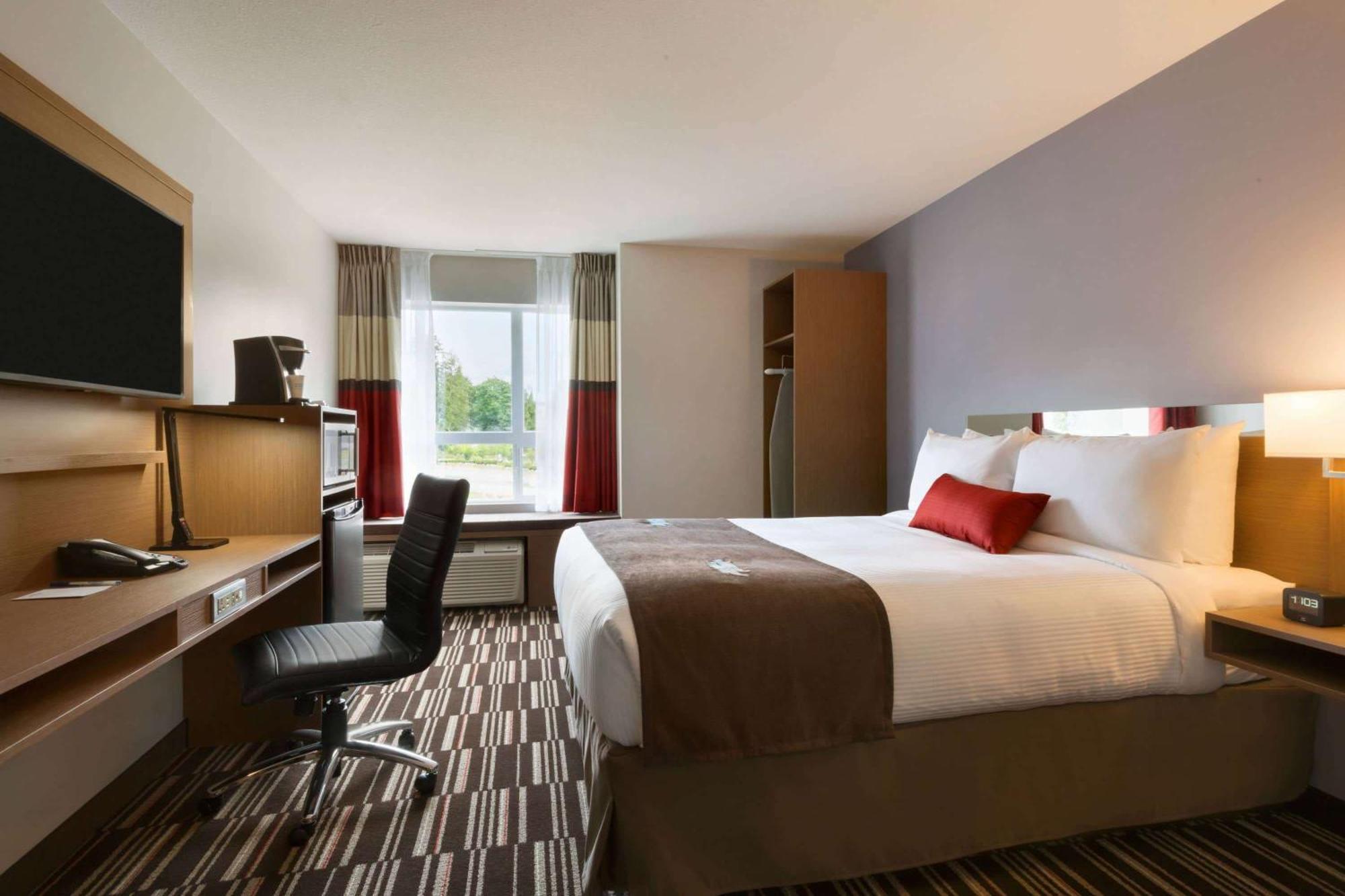Microtel Inn & Suites By Wyndham Oyster Bay Ladysmith Buitenkant foto